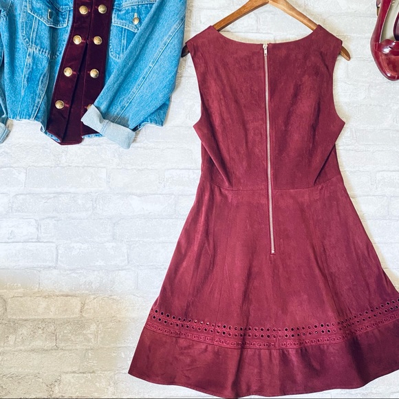 BB Dakota sleeveless burgundy suede plunging empire eyelet mini party dress-4 - Picture 5 of 16